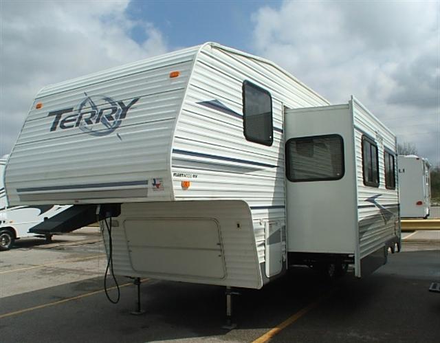 Used 2004 Fleetwood Terry 255BH Fifth Wheel For Sale